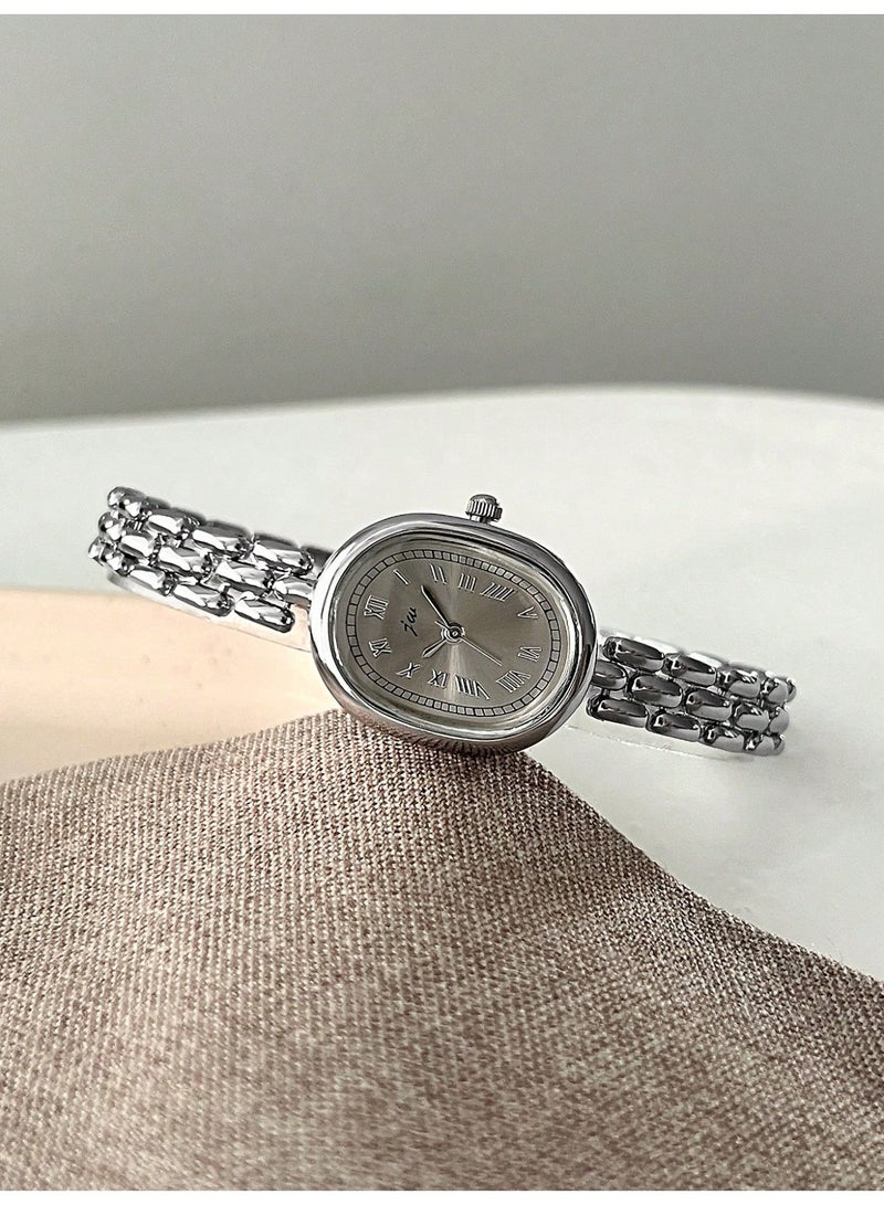 جي دبليو المرأة الكوارتز ساعة البيضاوي رقم الأرقام الرومانية الفضة الوجه، الفضة لون المعدنية سوار أنيقة النمط القديم ساعة المعصم للارتداء اليومي - Image 1